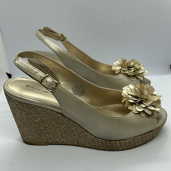Bandolino Prewoned Champagne Floral Wedge Sandals - Picture 3 of 12